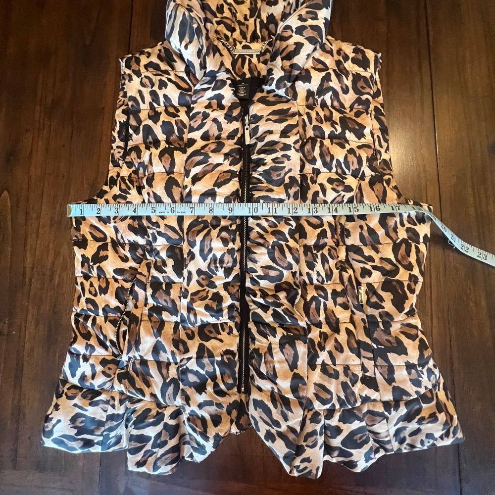 White House Black Market Animal Print puffy vest, zip up, Size Medium - Picture 11 of 13
